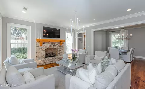 Living - 104 Vinca Dr, Madison, MS 39110 photo 3 of 4