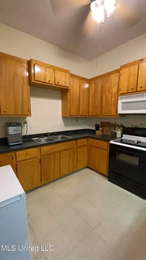 Kitchen - 109 Mamies Rd, Mount Olive, MS 39119 photo 2 of 2