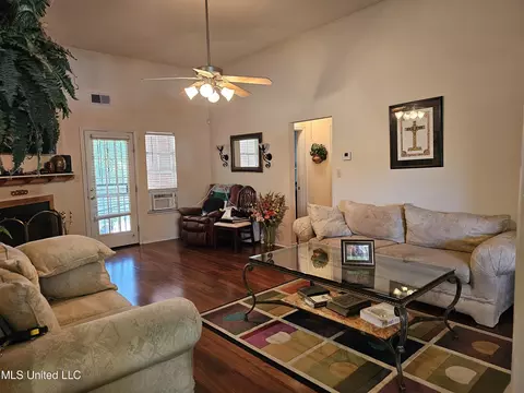 9883 Devon Ridge Dr, Olive Branch, MS 38654 photo 3