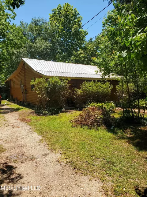 16060 Magnolia St, Kiln, MS 39556