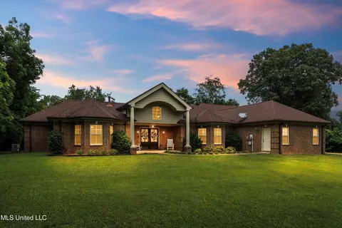 4392 Sunset Rd, Nesbit, MS 38651 photo 1