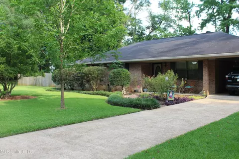 114 Jane Dr, Lucedale, MS 39452