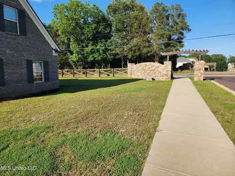 504 Arbor Pointe Blvd, Hernando, MS 38632 photo 3
