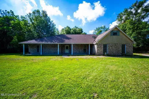 701 Cedar St, Waveland, MS 39576
