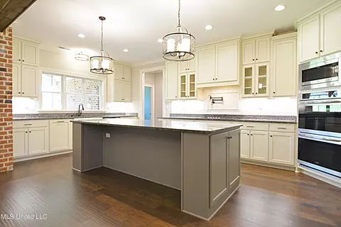 Kitchen - 3628 Fossil Hill South Dr, Hernando, MS 38632 photo 2 of 4