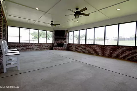 Exterior - 3628 Fossil Hill South Dr, Hernando, MS 38632 photo 2 of 7