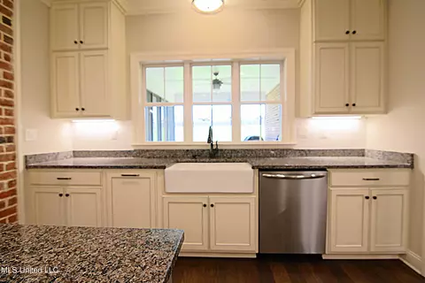 Kitchen - 3628 Fossil Hill South Dr, Hernando, MS 38632 photo 4 of 4