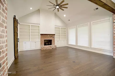 Living - 3628 Fossil Hill South Dr, Hernando, MS 38632 photo 1 of 1