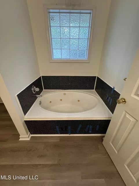 Bath - 794 Highpoint Dr, Byram, MS 39272 photo 2 of 2