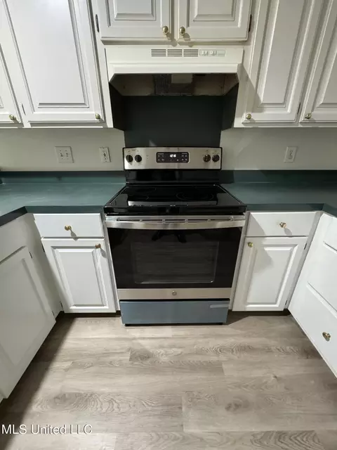 Kitchen - 794 Highpoint Dr, Byram, MS 39272 photo 3 of 4