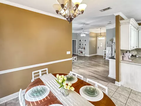 Dining - 426 Old Town Cir, Brandon, MS 39042 photo 2 of 2