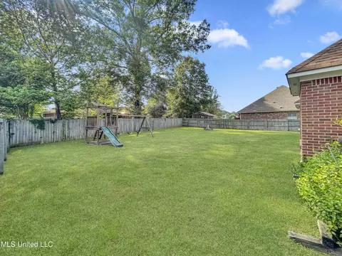 Exterior - 426 Old Town Cir, Brandon, MS 39042 photo 4 of 7