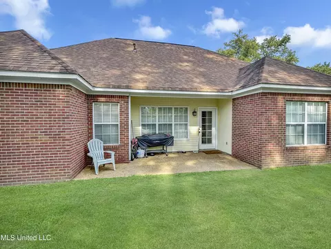 Exterior - 426 Old Town Cir, Brandon, MS 39042 photo 3 of 7