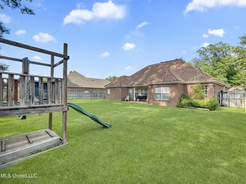 Exterior - 426 Old Town Cir, Brandon, MS 39042 photo 5 of 7