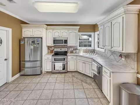 Kitchen - 426 Old Town Cir, Brandon, MS 39042 photo 1 of 2