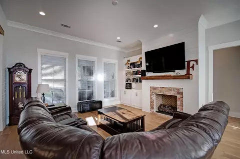 Living - 469 Crossvine Pl, Madison, MS 39110 photo 2 of 4