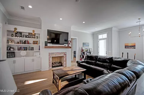Living - 469 Crossvine Pl, Madison, MS 39110 photo 1 of 4