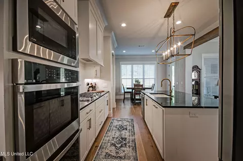 Kitchen - 469 Crossvine Pl, Madison, MS 39110 photo 4 of 5