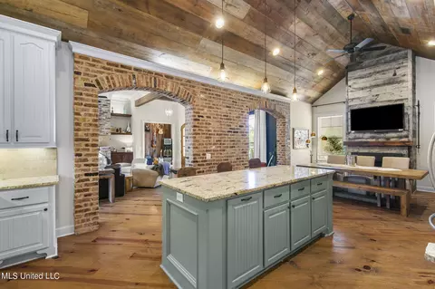 Kitchen - 600 Turquoise Ct, Flowood, MS 39232 photo 8 of 8
