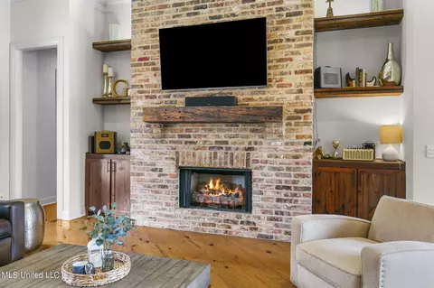 Living - 600 Turquoise Ct, Flowood, MS 39232 photo 2 of 5