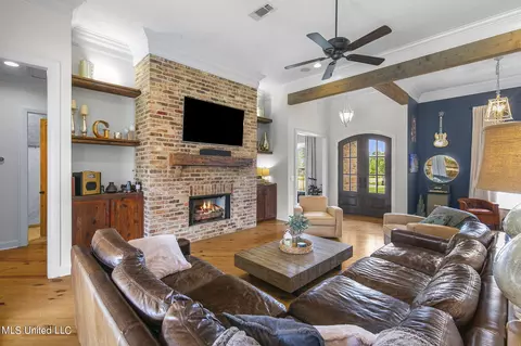 Living - 600 Turquoise Ct, Flowood, MS 39232 photo 3 of 5