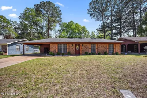955 Watkins Pl, Jackson, MS 39206