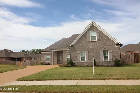 1249 Perry Pl Dr, Hernando, MS 38632
