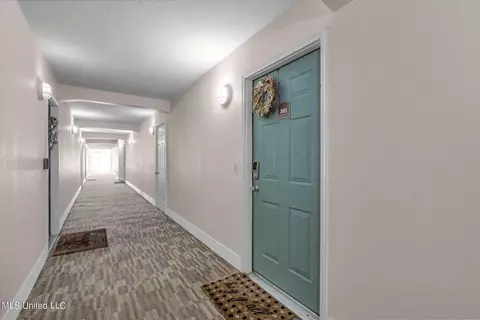 2046 S Beach Blvd #D301, Biloxi, MS 39531