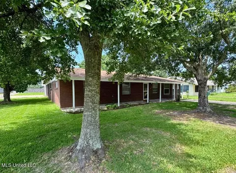 401 Gates Ave, Long Beach, MS 39560
