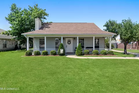 8712 Live Oak Ave, Ocean Springs, MS 39564