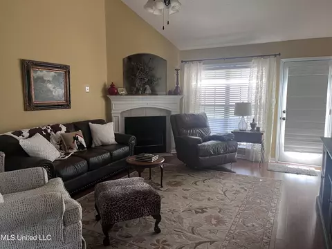 1302 Ridge Cv, Hernando, MS 38632 photo 4