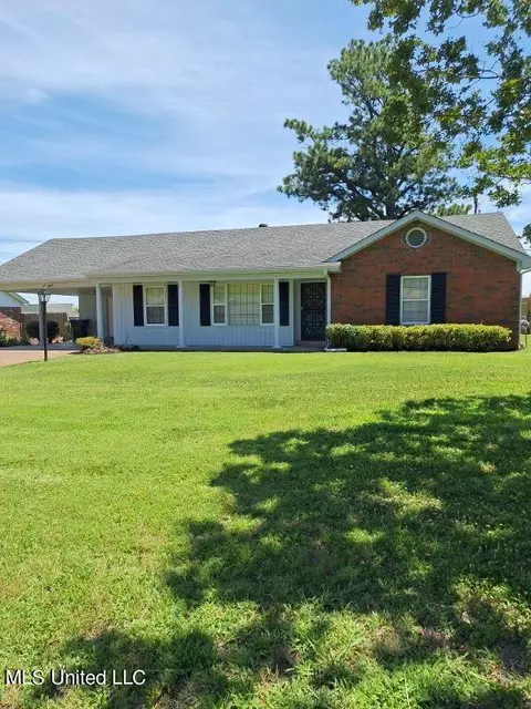 8868 Chesterfield Dr, Southaven, MS 38671