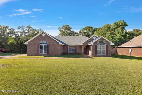 454 Hillandale Dr, Jackson, MS 39212