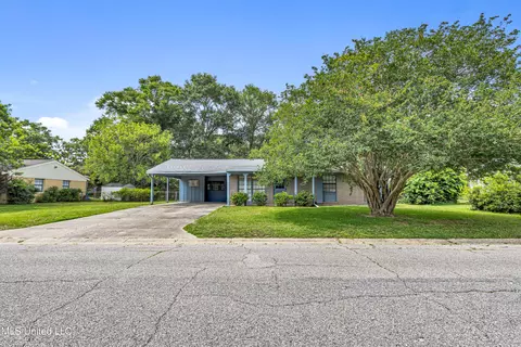 2036 Hand Dr, Gulfport, MS 39507