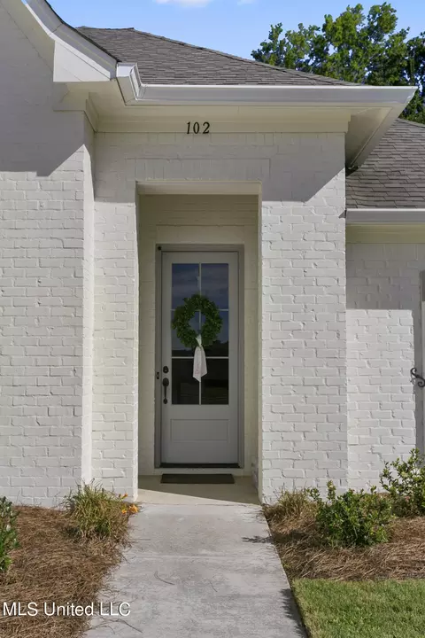 102 Shore View Dr, Madison, MS 39110 photo 2