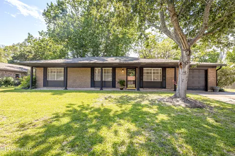 274 Mccool St, Ocean Springs, MS 39564