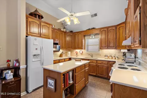523 Fairway Oaks Dr, Hernando, MS 38632 photo 11