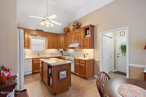 523 Fairway Oaks Dr, Hernando, MS 38632 photo 10