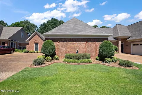 523 Fairway Oaks Dr, Hernando, MS 38632 photo 2