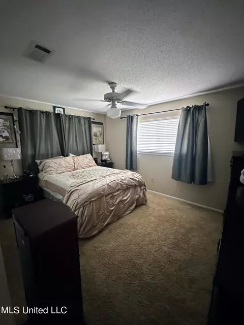Bedroom - 4600 Grass Ridge Rd, Moss Point, MS 39562 photo 2 of 5