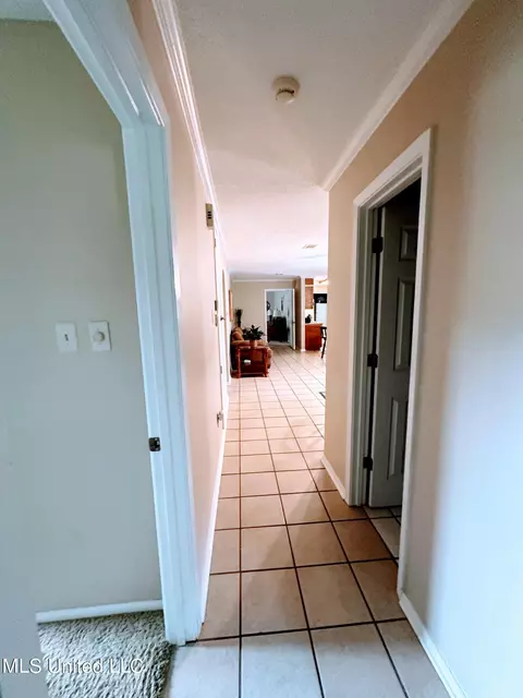 Entry Way - 4600 Grass Ridge Rd, Moss Point, MS 39562 photo 1 of 2