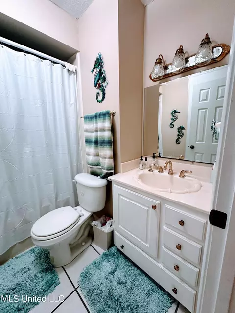 Bath - 4600 Grass Ridge Rd, Moss Point, MS 39562 photo 2 of 2
