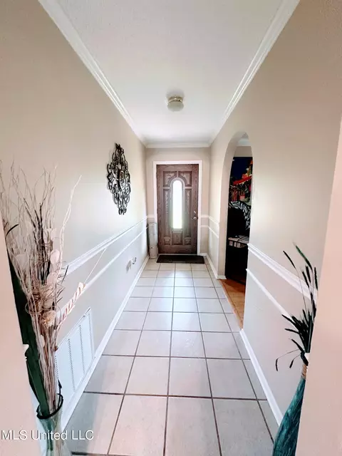 Entry Way - 4600 Grass Ridge Rd, Moss Point, MS 39562 photo 2 of 2