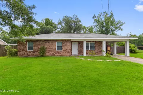 708 Birch St, Waveland, MS 39576