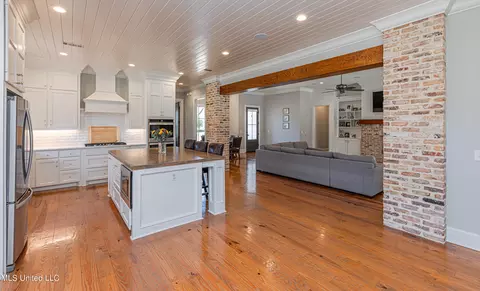 Kitchen - 216 First Colony Blvd, Madison, MS 39110 photo 2 of 5