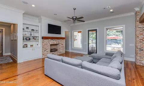Living - 216 First Colony Blvd, Madison, MS 39110 photo 1 of 4