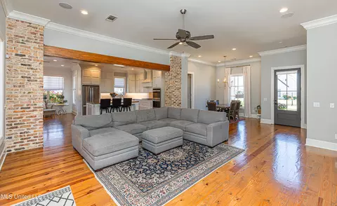 Living - 216 First Colony Blvd, Madison, MS 39110 photo 2 of 4