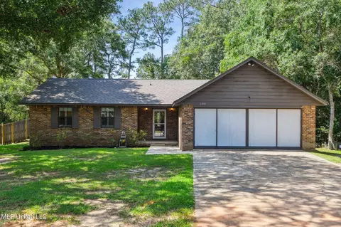 2205 Farmington Dr, Gautier, MS 39553