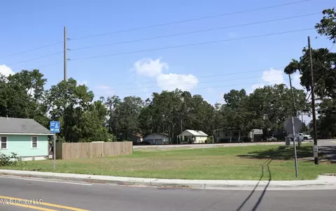 1104 Irish Hill Dr, Biloxi, MS 39530