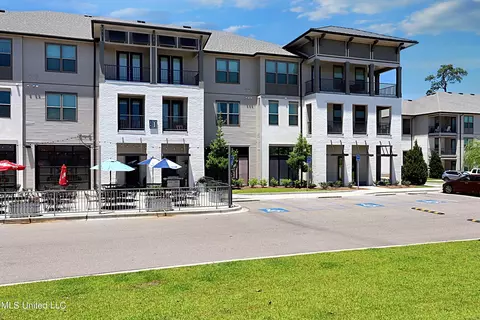 2501 Bienville Blvd #123, Ocean Springs, MS 39564